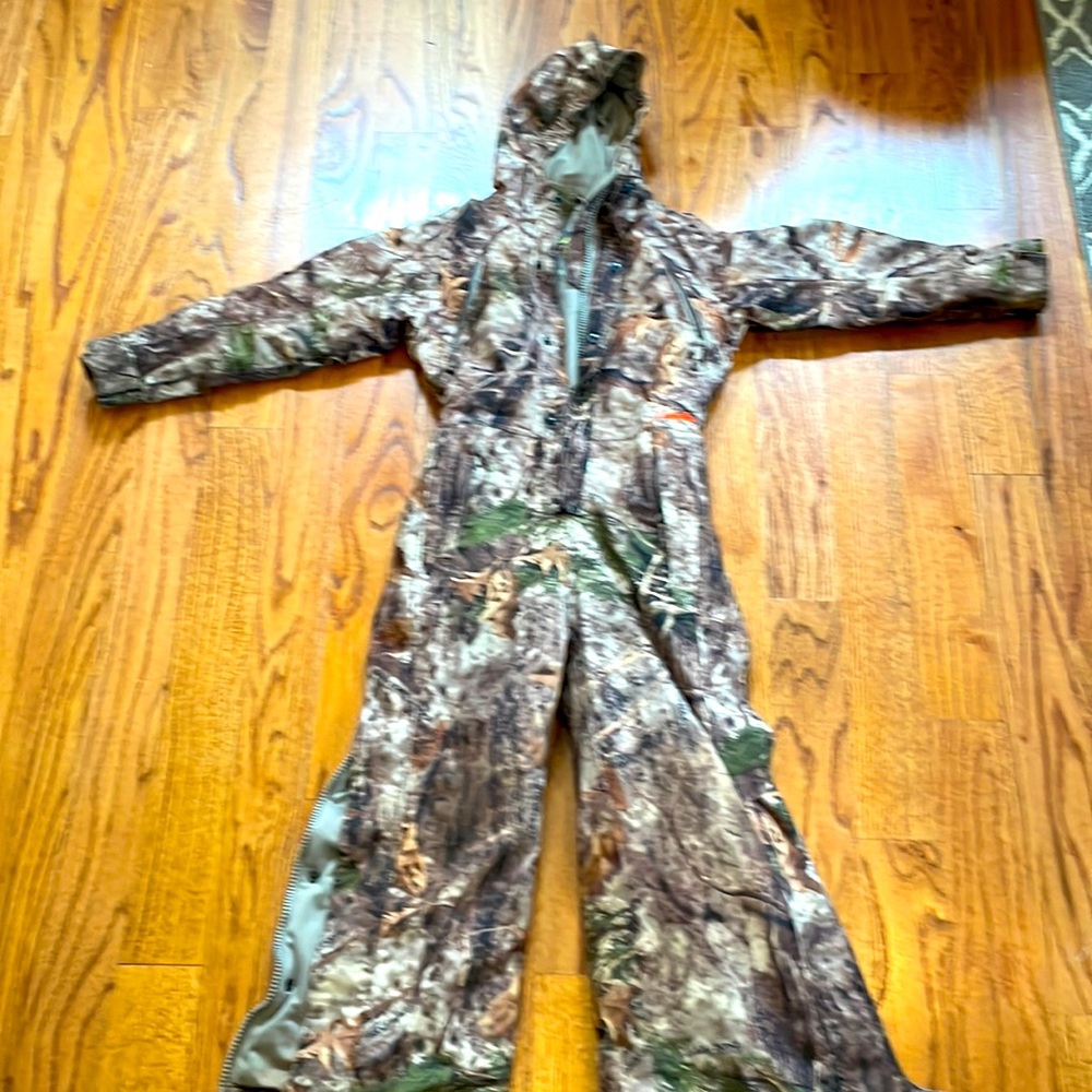 Cabelas 4most Dry-Plus Camo lined zip suit. Child’s size small